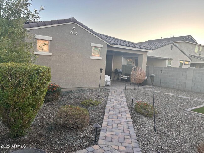 Building Photo - 10724 W San Juan Ave