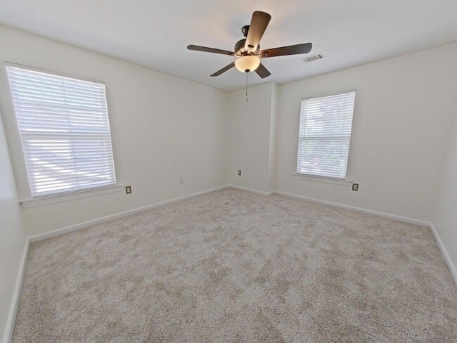 Building Photo - 933 Mitchell Ln