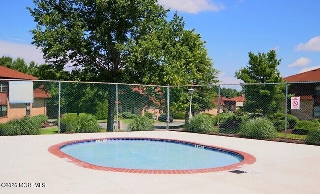 Building Photo - 1201 Normandy Ct