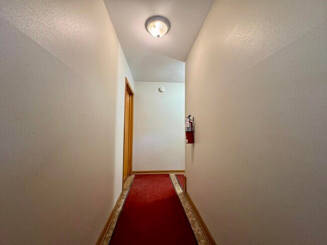 Building Photo - 5905 N 66th St