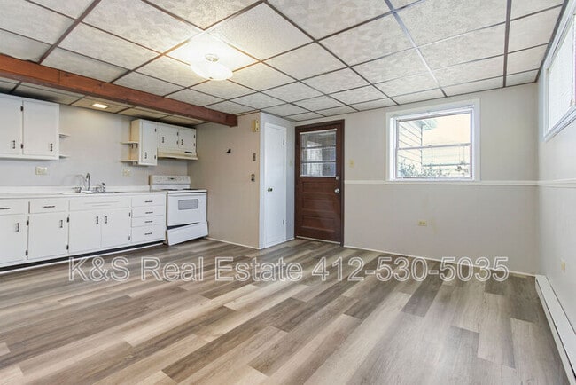 Building Photo - 411 Steck St