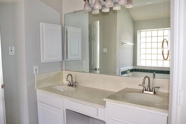 Building Photo - 4318 Laurel Creek Ct