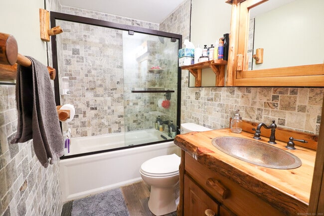 Building Photo - 63 Home Ave