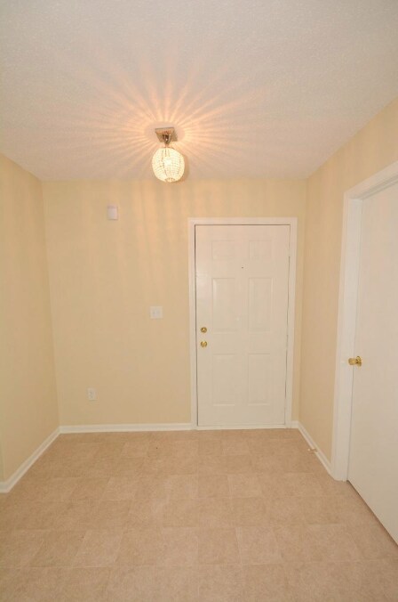 Building Photo - Pike Township 4 bedroom home