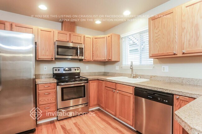 Building Photo - 11408 33rd St NE