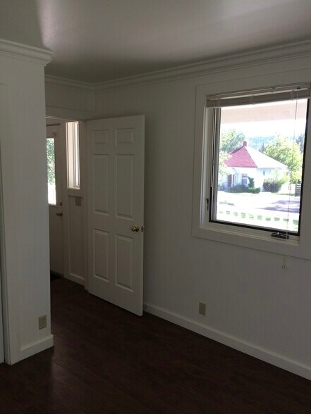 Building Photo - 151 S Mary St