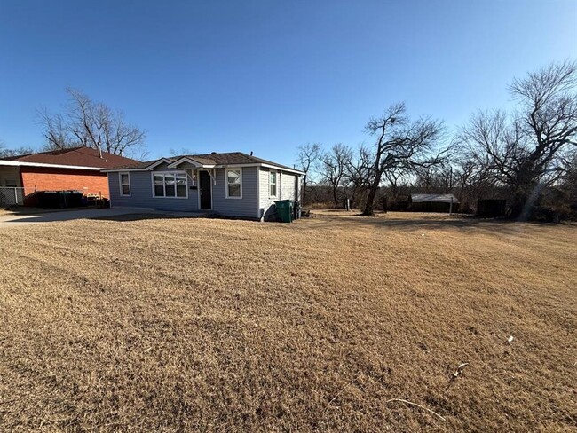 Building Photo - 4400 NE 16th Terrace