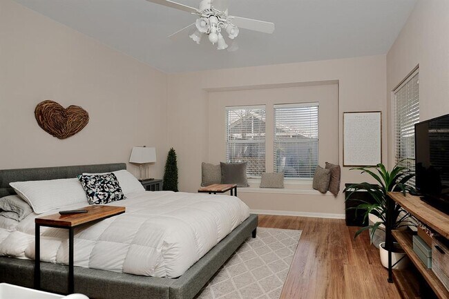 Building Photo - 15 S Avonlea Cir