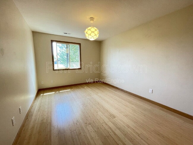 Building Photo - 4704 NE 28th Ave