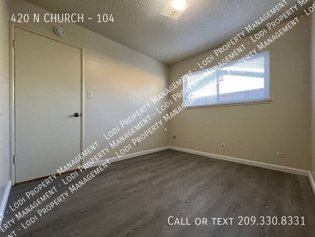 Building Photo - 420 N Church St