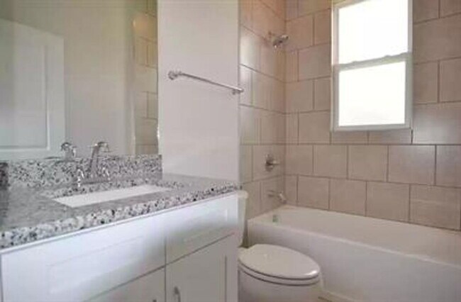 Building Photo - 1035 San Cristobal Ave