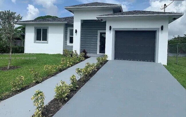 Building Photo - 655 NW 24th Ave