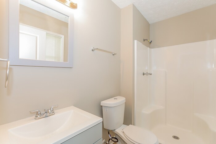 Building Photo - 570 Lakeridge Cir SE