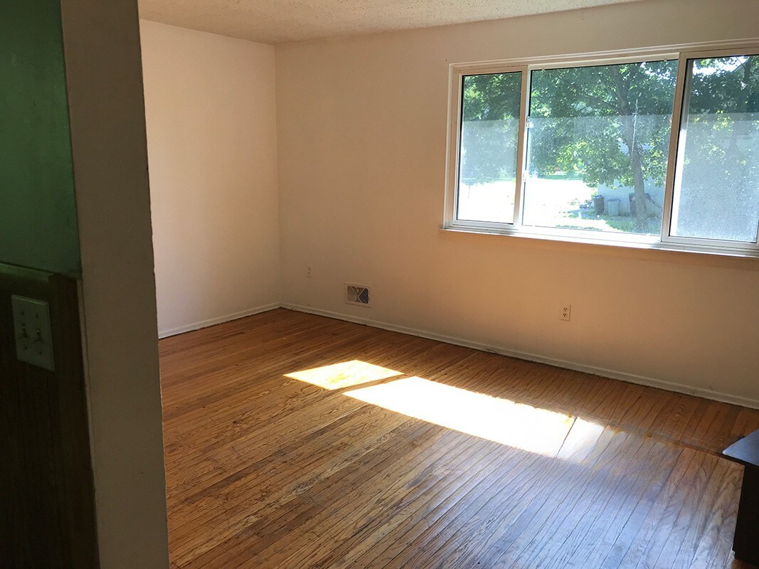 Building Photo - 45 Charles Ave