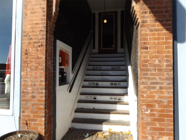 Building Photo - 208 1/2 E Oklahoma Ave