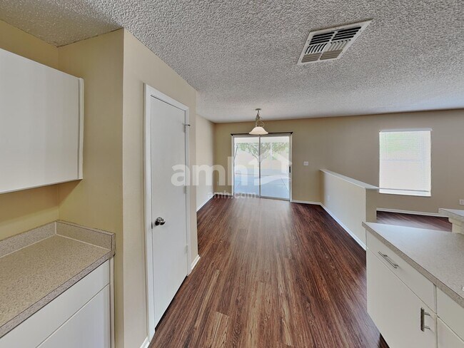 Building Photo - 795 Skyridge Rd