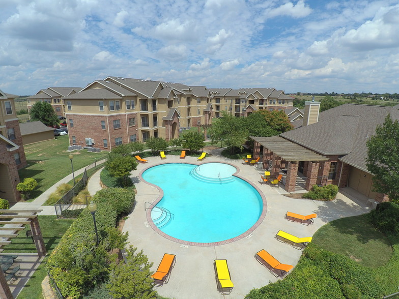 Primary Photo - Plum Creek Apartments