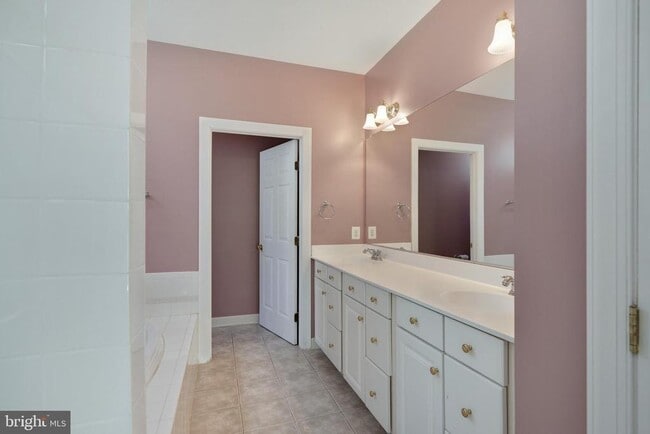 Building Photo - 8416 Churchside Dr