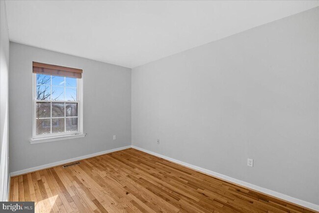 Building Photo - 2146 Golf Course Dr