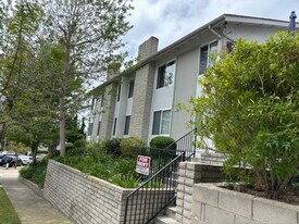 Building Photo - 816 Amigos Way