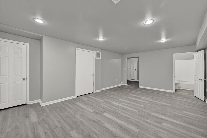 Building Photo - 504 Park Manor Cir