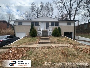 Building Photo - 3 Bedroom Duplex