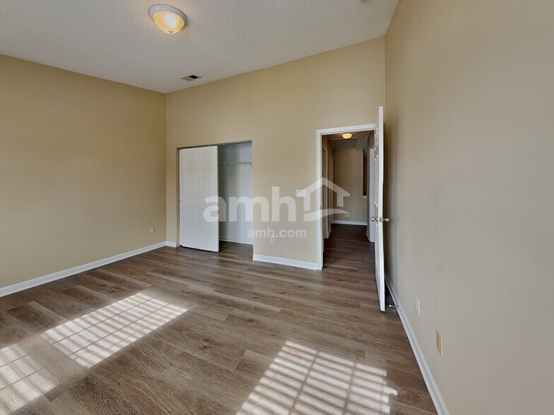 Building Photo - 6021 Ladish Ln