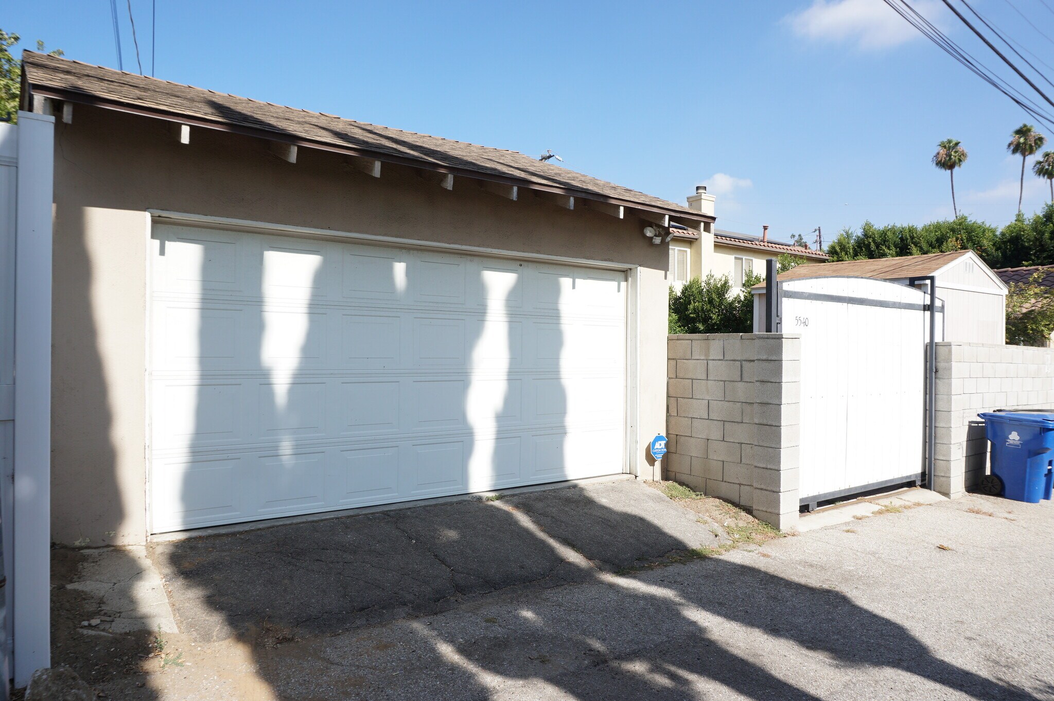 Building Photo - 5540 Balboa Blvd