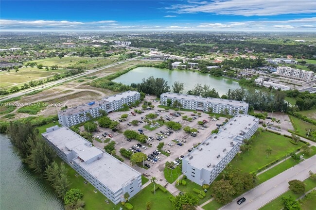 Building Photo - 14820 Naranja Lakes Blvd