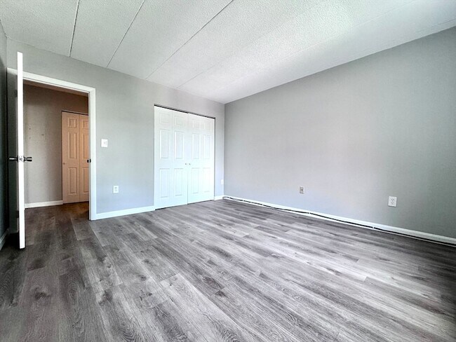 Building Photo - 60 Pleasant St