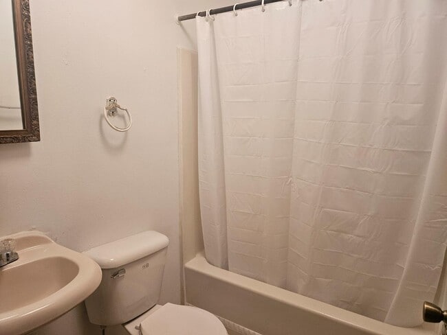 Building Photo - 708 N Campbell St