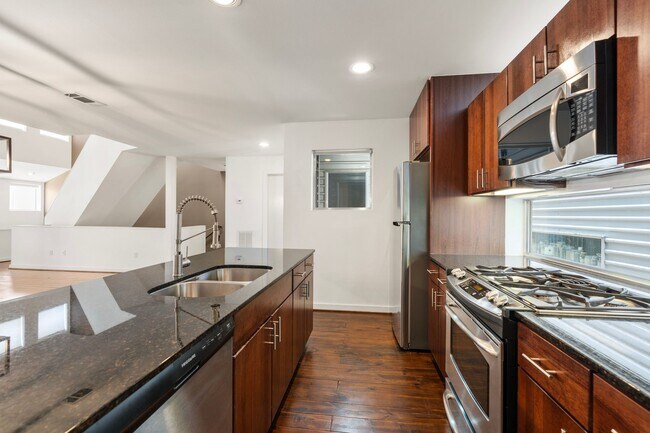 Building Photo - 349 Sydnor St