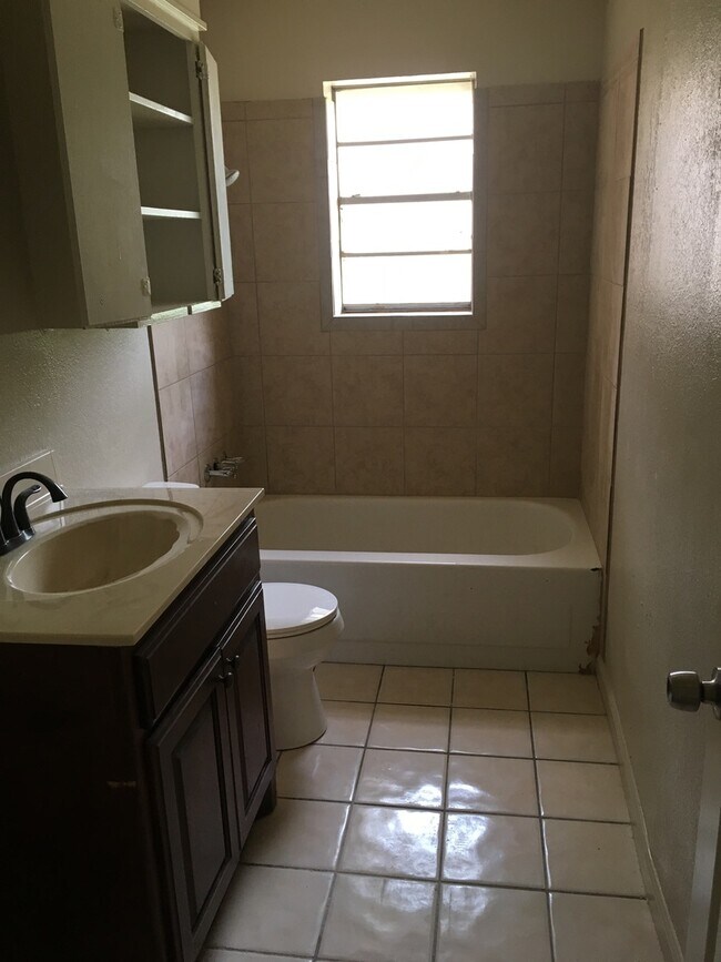 Building Photo - Section 8 only