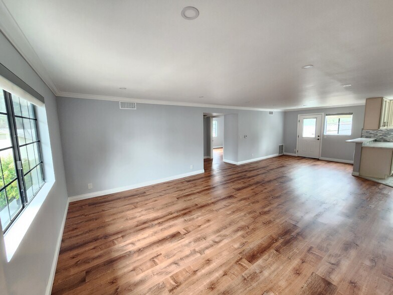 Building Photo - 21217 De la Guerra St