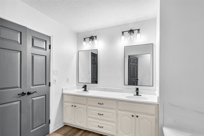 Building Photo - 2930 23rd Ave N