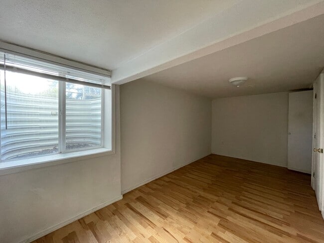Building Photo - 4 Bedroom Shadle Rancher