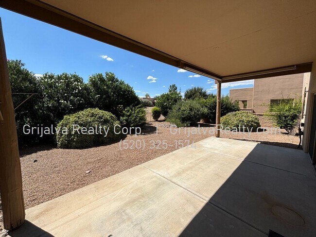 Building Photo - Beautiful 2 BD 2 BA House in the Springs in Green Valley - GVR Included!