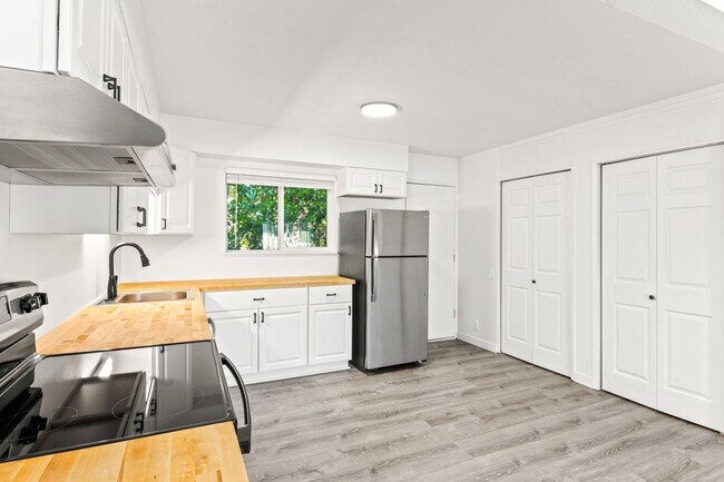 Building Photo - Beautifully remodeled 3BR in Gresham. 1/2 off first months rent!