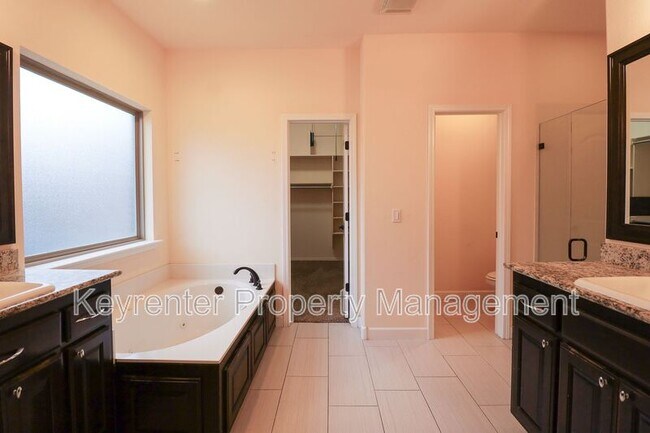 Building Photo - 18618 E 45th St S