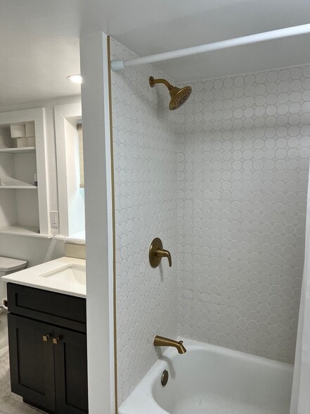 Building Photo - 612 Stannage Ave