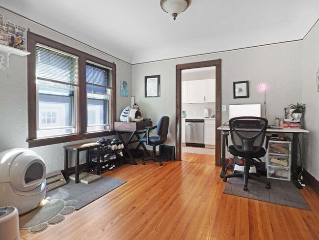 Building Photo - 1-Bedroom Side by Side Duplex in South Min...