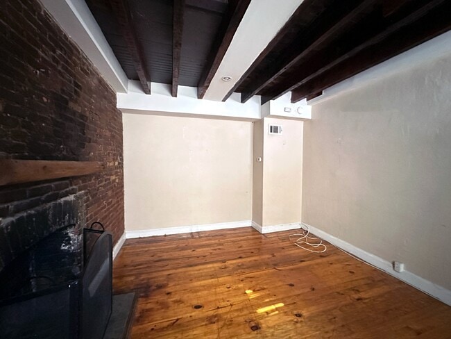 Building Photo - 623 American#F