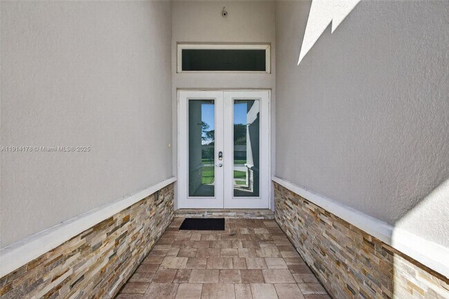 Building Photo - 18369 Mellen Ln