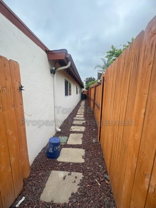 Building Photo - Beautiful Vista Home 3 bed / 3 bath / 1957...