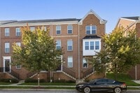 Building Photo - Luxury 3-Bed, 4-Bath Townhouse with Modern...
