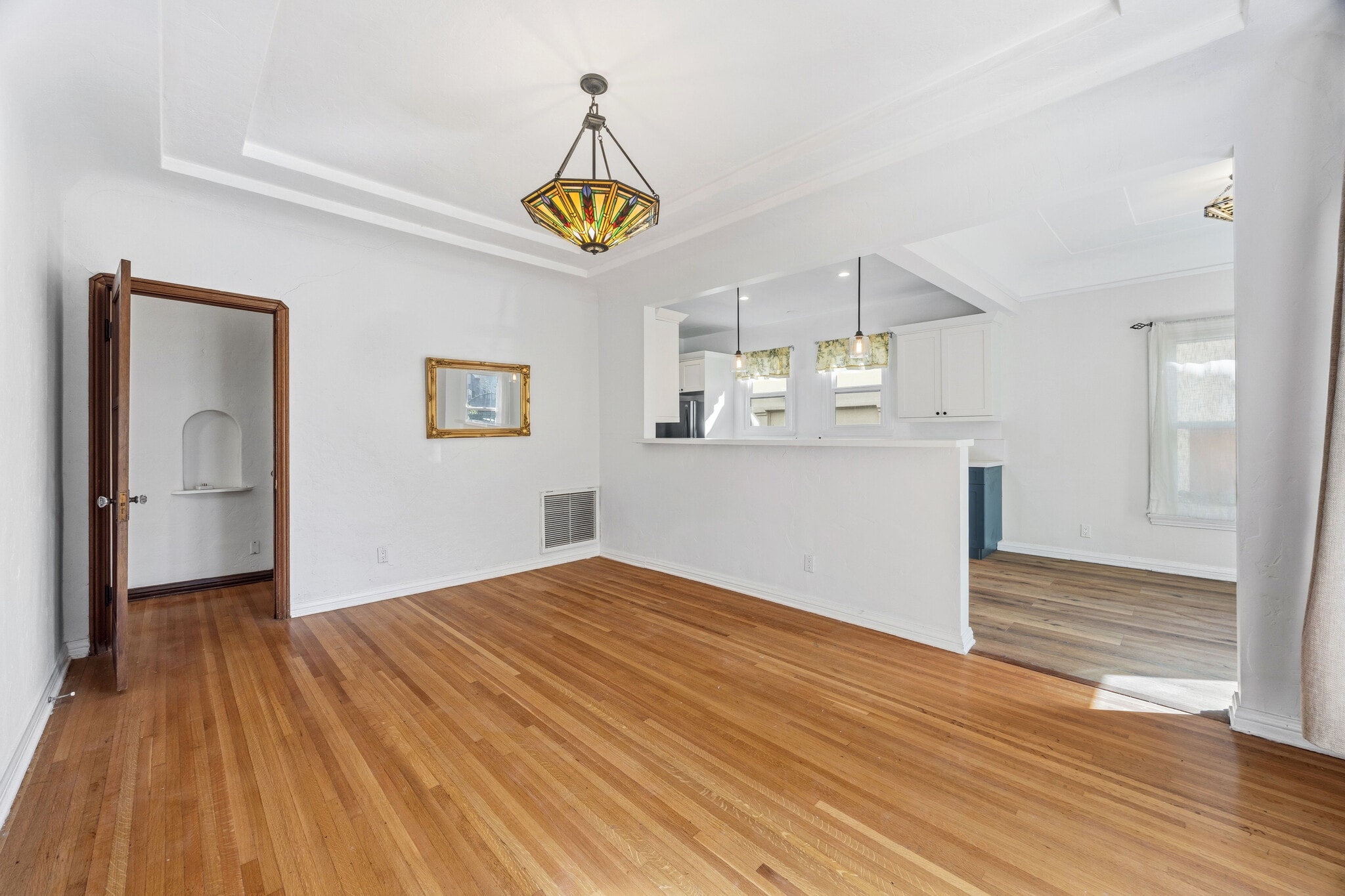 Building Photo - 166 N Arnaz Dr