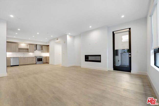 Building Photo - 5955 Saturn St