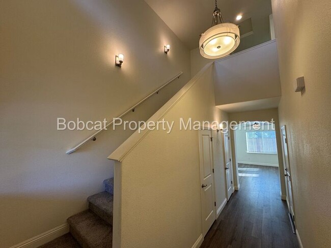 Building Photo - 1237 Correlli Ct