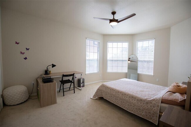 Building Photo - 9920 Spicewood Mesa