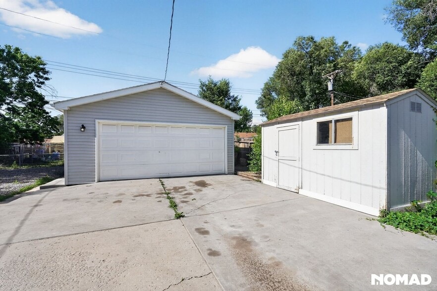 Building Photo - 1137 Pando Ave